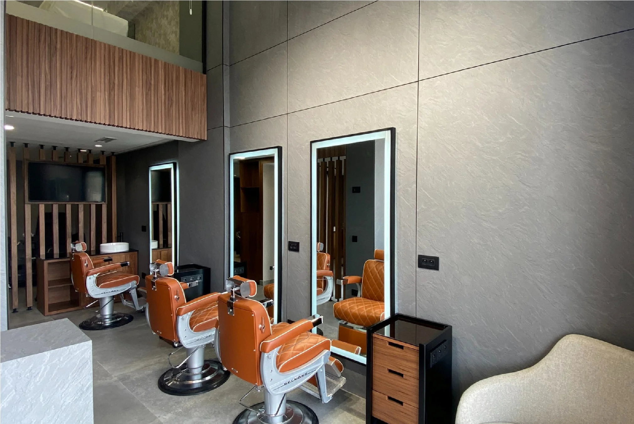 Shampoo and pedicure grooming area