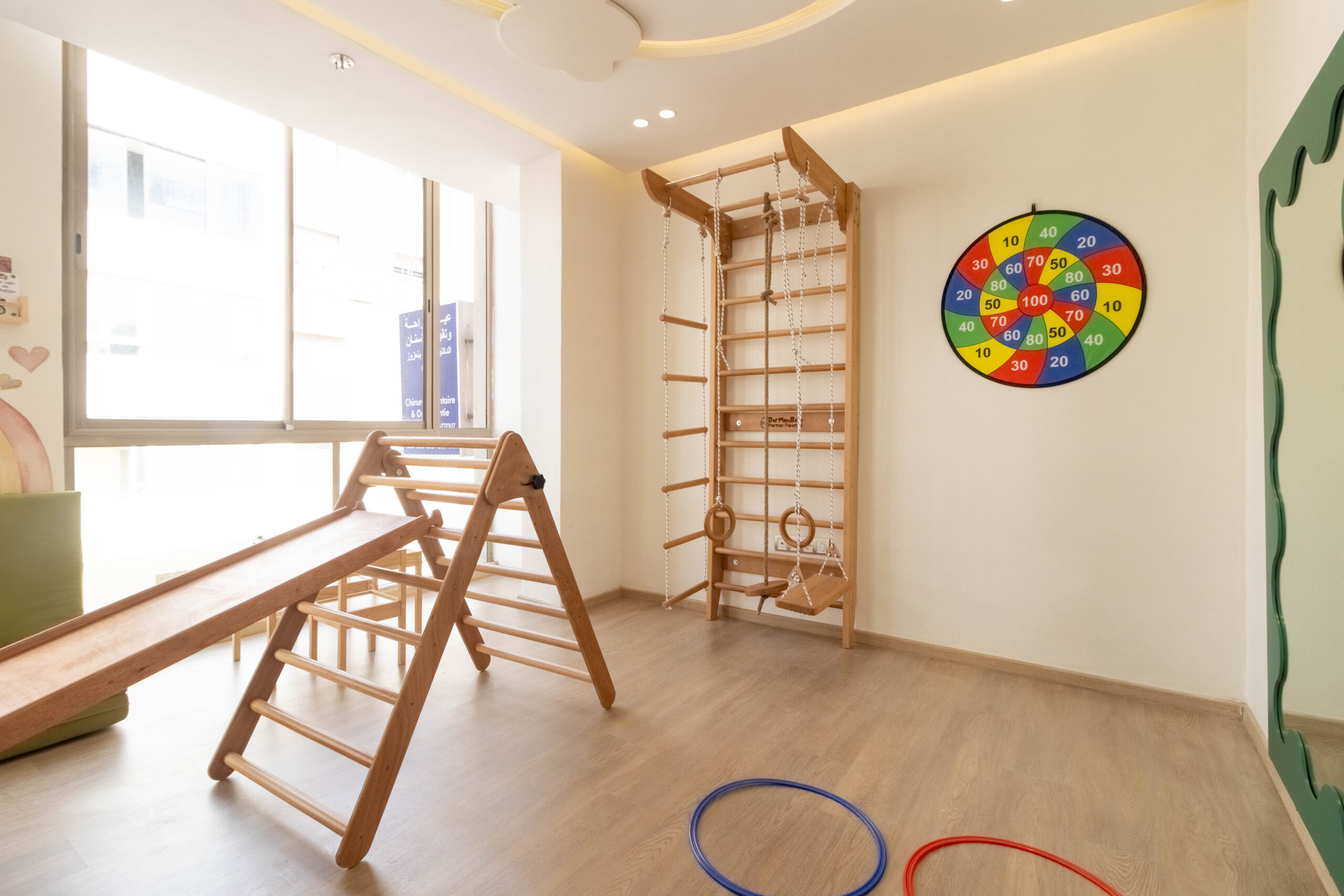 Full overview of therapy space from entrance